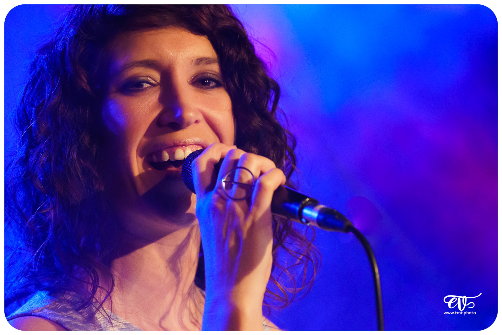 SERGE, ELEGANCE ACOUSTIQUE